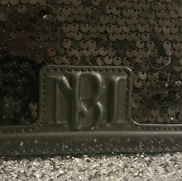 Badgley Mischka Sequin Crossbody Bag - Picture 3 of 8